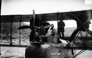 Hidroavião da primeira travessia aérea Lisboa-Funchal, na baía do Funchal,1921, MFM-AV, em depósito no ABM, Perestrellos Photographos, Inv. PER/3291.