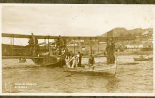 Hidroavião Felixtowe F.3, dos aviadores Gago Coutinho e Sacadura Cabral, na baía do Funchal, 1921, MFM-AV, em depósito no ABM, Photographia Vicente, Inv. VIC/21702.