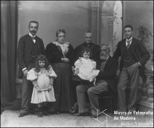 Retrato da família Vicente Gomes da Silva (corpo inteiro) 