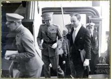 Presidente Óscar Carmona e o Dr. Fernão de Ornelas à chegada ao pátio da Câmara Municipal do Funchal