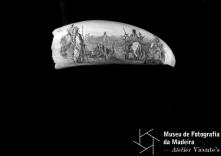 Dente de cachalote com a representação de chefes e tribos de índios na América, gravação de Manuel Cunha