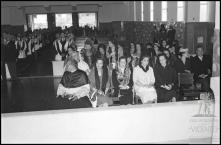 Convidados oficiais, membros das confrarias e populares no interior para a cerimónia solene da bênção da igreja de Nossa Senhora de Guadalupe, Freguesia do Porto da Cruz, Concelho de Machico