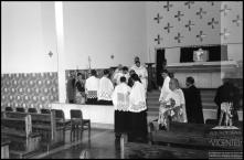 Cónego Manuel Francisco Camacho e entidades religiosas benzendo o altar da igreja de Nossa Senhora de Guadalupe, Freguesia do Porto da Cruz, Concelho de Machico