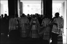 Entrada do cónego Manuel Francisco Camacho e entidades religiosas para a cerimónia solene da bênção da igreja de Nossa Senhora de Guadalupe, Freguesia do Porto da Cruz, Concelho de Machico