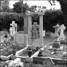 Campa destinada a Henry A. Miles e Louise Victoria Miles, no cemitério inglês, Freguesia da Sé, Concelho do Funchal