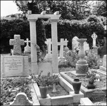 Campa destinada a Henry A. Miles e Louise Victoria Miles, no cemitério inglês, Freguesia da Sé, Concelho do Funchal