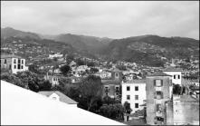 Cidade do Funchal vista de oeste/este a partir da Residencial Colombo, Freguesia de São Pedro, Concelho do Funchal 