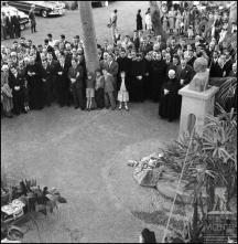 População durante a cerimónia de inauguração do busto do padre Fernando Augusto da Silva, Freguesia da Santo António, Concelho do Funchal