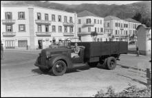 Camião militar na praça do Infante, Freguesia de São Pedro (atual Freguesia da Sé), Concelho do Funchal