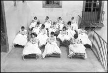 Crianças do infantário do convento de Santa Clara, Freguesia de São Pedro, Concelho do Funchal