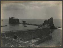 Construção do enrocamento do porto de abrigo entre o ilhéu da Pontinha e o ilhéu de Nossa Senhora da Conceição, na baía do Funchal 