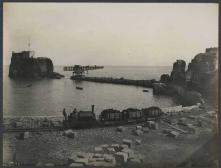 Construção do enrocamento do porto de abrigo entre o ilhéu da Pontinha e o ilhéu de Nossa Senhora da Conceição, na baía do Funchal