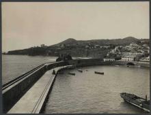 Panorâmica do porto de abrigo e arredores obtida do ilhéu de Nossa Senhora da Conceição, na baía do Funchal 