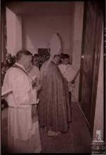 Bispo do Funchal, D. João António da Silva Saraiva a bater com o báculo na porta da igreja do Piquinho, a solicitar a abertura do templo, Freguesia e Concelho de Machico