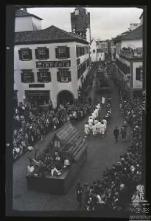 Cortejo Folclórico das Festas de Final do Ano passando pela rua do Bettencourt em direção à rua do Aljube, Freguesia da Sé, Concelho do Funchal 