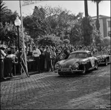 Automóvel de competição Porche do piloto António G. Amaral, na linha de partida da 1ª Volta à Ilha da Madeira, na Avenida Arriaga, Freguesia da Sé, Concelho do Funchal