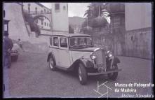 Automóvel no largo das Fontes, Freguesia da Sé, Concelho do Funchal