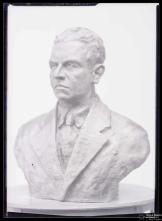 Busto do Dr. Alexandre da Cunha Teles (frente)