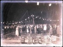 Festa de passagem de ano de 1933 para 1934, em local não identificado, na Ilha da Madeira