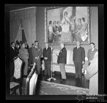 Presidente da Câmara Municipal do Funchal, António Bettencourt Sardinha, discursando para o ministro das Obras Públicas, Eng. Eduardo Arantes e Oliveira, no Salão Nobre dos Paços do Concelho, Freguesia da Sé, Concelho do Funchal 