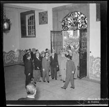 Ministro das Obras Públicas, Eng. Eduardo Arantes e Oliveira, entrando no átrio da Câmara Municipal do Funchal, Freguesia da Sé, Concelho do Funchal 