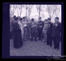 Comandante Álvaro Valente acompanhado dos condecorados Porfírio Marques de Andrade e Manuel Marques Trindade, distinguidos pela Federação Portuguesa da Liga dos Bombeiros, e um grupo de convidados em Santana 