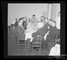 Almoço de confraternização dos condecorados Porfírio Marques de Andrade e Manuel Marques Trindade, distinguidos pela Federação Portuguesa da Liga dos Bombeiros, com o grupo de convidados no restaurante do Hotel de Santana, Freguesia e Concelho Santana 