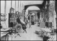 Interior de um pavilhão da Exposição Industrial e Agrícola durante a visita dos reis de Portugal, D. Carlos I de Bragança e D. Maria Amélia de Orleães, campo D. Carlos (atual campo Almirante Reis), Freguesia de Santa Maria Maior, Concelho do Funchal