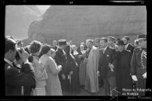 D. David de Sousa, bispo do Funchal, recebendo cumprimentos das congregações religiosas após o desembarque no cais do Porto da Cruz, Concelho de Machico