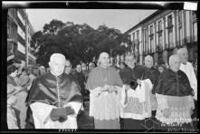 Chegada do bispo D. David de Sousa ao largo da Sé para as cerimonias da sua entrada e posse solene na Sé do Funchal