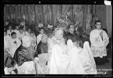 Bispo D. David de Sousa orando altar-mor durante as cerimonias da sua entrada e posse solene na Sé do Funchal