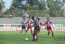 Jogo do campeonato de futebol entre as equipas do Clube Desportivo Nacional e Clube Desportivo das Aves no Estádio dos Barreiros, Freguesia de São Martinho, Concelho do Funchal