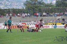 Jogo do campeonato de futebol entre as equipas do Clube Desportivo Nacional e Clube Desportivo das Aves no Estádio dos Barreiros, Freguesia de São Martinho, Concelho do Funchal