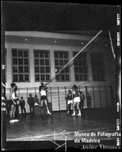 Jogo do Torneio Distrital de Voleibol, da Mocidade Portuguesa, no ginásio da Escola Industrial e Comercial do Funchal (atual Escola Secundária Francisco Franco), Freguesia de Santa Luzia, Concelho do Funchal