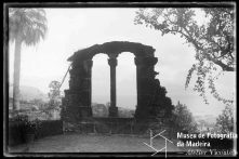 Janela da casa de João Esmeraldo, denominada "Casa de Colombo", na Quinta Palmeira, Freguesia do Imaculado Coração de Maria, Concelho do Funchal