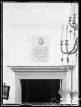 Placa de dedicação à Virgem Maria, da Juventude Operária Católica do Funchal, na igreja de São Martinho, Freguesia de São Martinho, Concelho do Funchal
