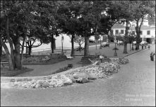 Colocação do gradeamento no jardim municipal, Freguesia e Concelho de Santa Cruz