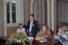 Escritor Mário de Carvalho promovendo uma conferência no Salão Nobre do Teatro Municipal Baltazar Dias, Freguesia da Sé, Concelho do Funchal
