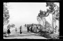 Elementos da Orquestra de Concerto da Emissora Nacional, no miradouro do Cabo Girão, Freguesia e Concelho de Câmara de Lobos