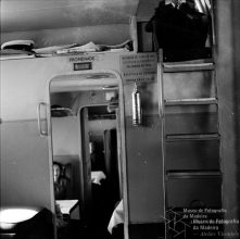 Interior da cabine de passageiros de um hidroavião da companhia aérea Aquila Airways Lda, Concelho do Funchal 