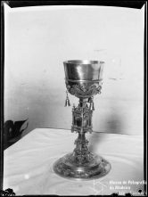 Cálice de prata dourada com tintinábulos, do séc. XVI, pertencente à igreja de Santa Cruz