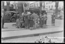Floristas, na praça Marquês de Pombal (atual avenida do Mar e das Comunidades Madeirenses), Freguesia da Sé, Concelho do Funchal